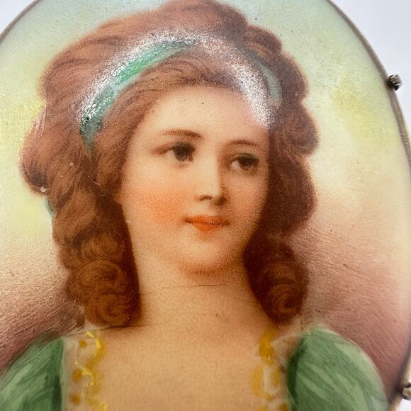 Antique Victorian hand painted woman in green portrait miniature brooch - Picture 2 of 8